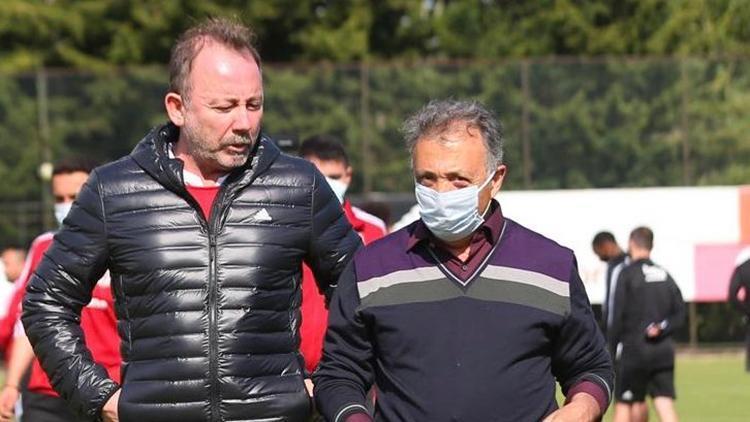 Beşiktaşta başkan Ahmet Nur Çebi, futbol takımıyla bir araya geldi