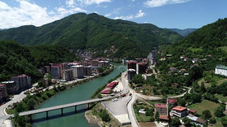 İlk karantina uygulanan Borçkada yeni vakalar görüldü, filyasyona başlandı