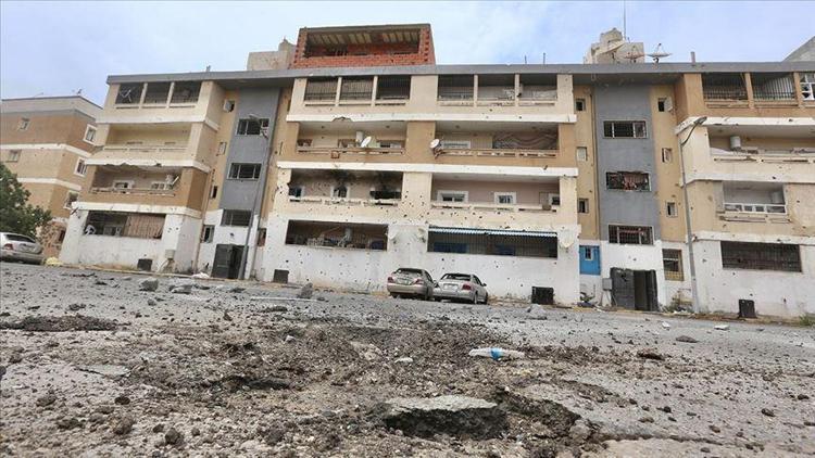 Hafter milislerinin Libyanın başkenti Trablus’a roketli saldırısında 5 sivil öldü