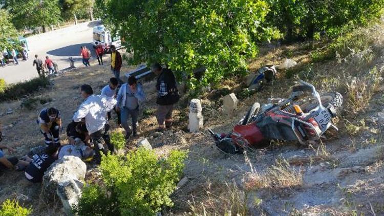 Motosiklet yürüyüş yapan kadınlara çarptı: 5 yaralı