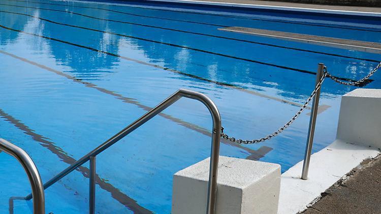 Sağlık Bakanlığı, sitelerdeki yüzme havuzlarında alınacak Corona Virüs önlemlerini açıkladı