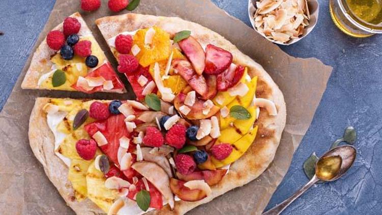 Renk Cümbüşü: Meyveli Pizza Tarifi