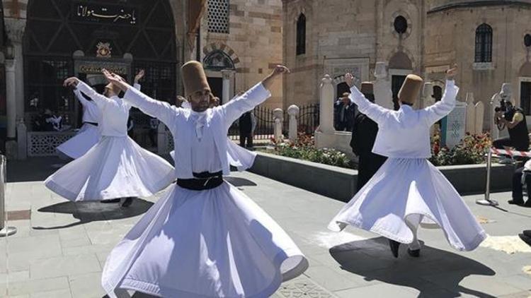 Mevlana Müzesi 2,5 ayın ardından sema gösterisiyle ziyarete açıldı