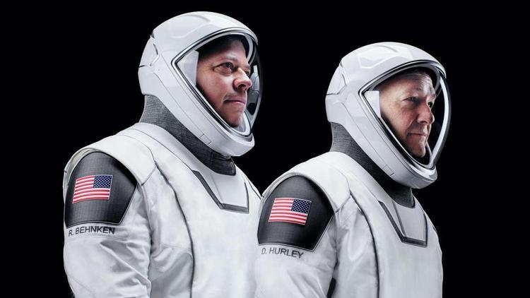 SpaceX astronotları uzayda: Tokalaşmak serbest