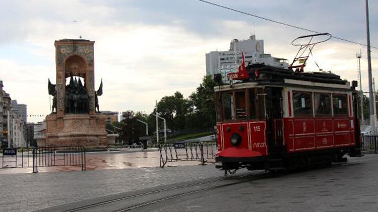 Nostajlik tramvay İstiklal Caddesinde seferlere başladı