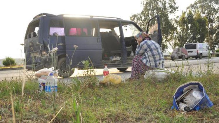 Otomobil, tarım işçilerini taşıyan minibüse çarptı: 5 yaralı
