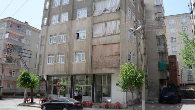 Diyarbakırda 4 katlı apartman, karantinaya alındı