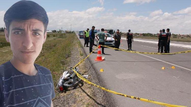 Motosikletle traktör römorkuna çarpan genç öldü