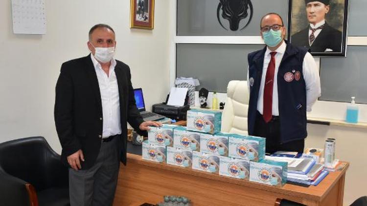 Gemlik Belediyesi, esnafa cerrahi maske desteğine devam ediyor