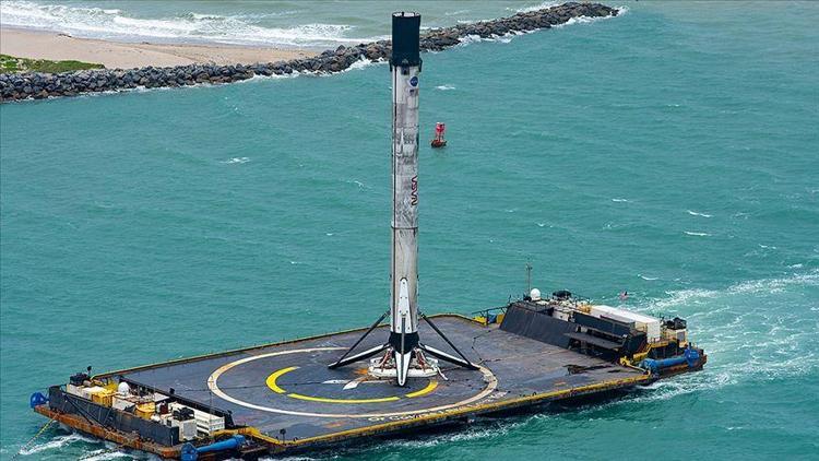SpaceXin göz bebeği Falcon 9 roketi karaya ulaştı