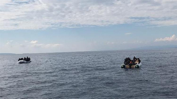 Yunanistanın ölüme terk ettiği 85 kaçak göçmen kurtarıldı