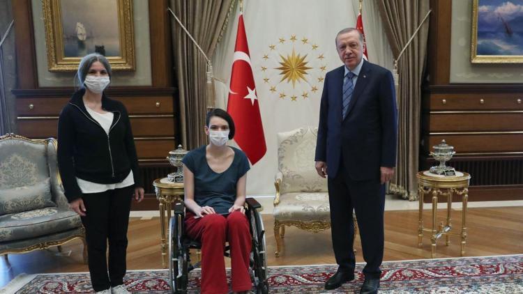 Cumhurbaşkanı Erdoğan, voleybolcu Meltem Çetini kabul etti