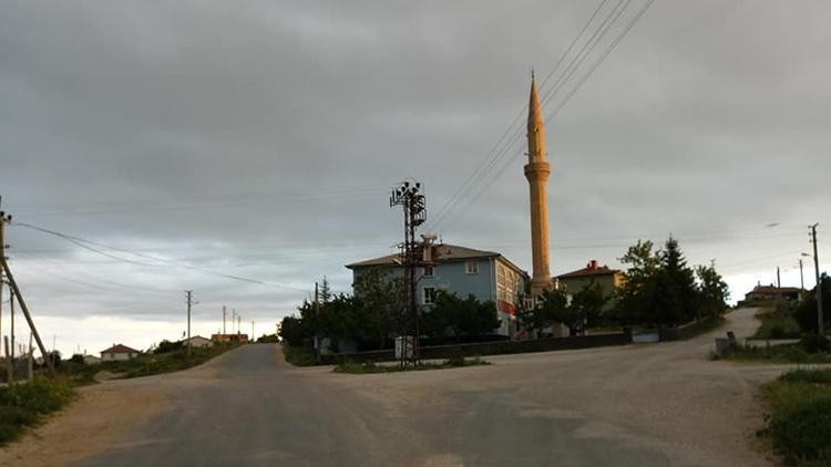 İki ailede koronavirüs çıkınca, mahalle camisinde cuma namazı kılınmadı