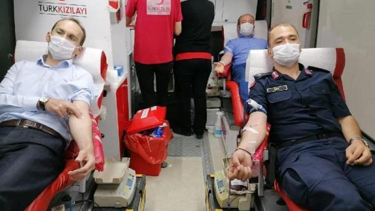 Pozantı Kaymakamı Sarıdoğan kan bağışında bulundu