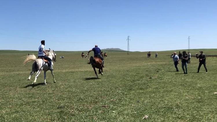 Karsta atlı cirit heyecanı başladı