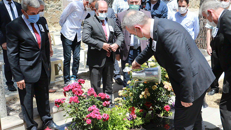 Şehit öğretmen Aybüke Yalçın, mezarı başında anıldı