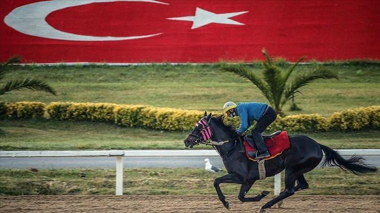 Koronavirüs salgını nedeniyle duran at yarışları kapılarını yeniden açıyor