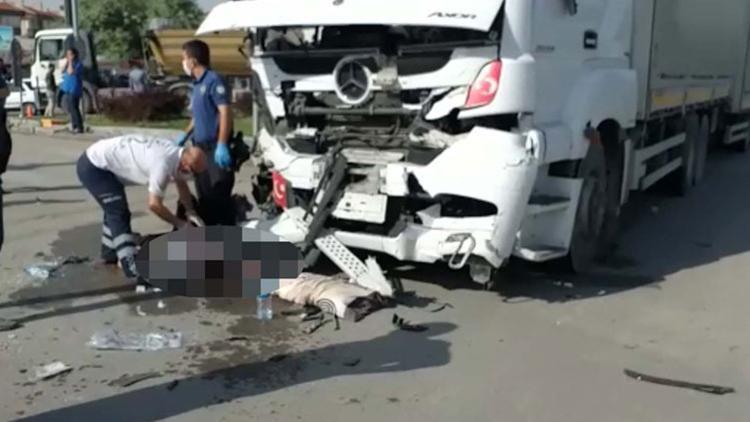 Ankarada TIR, yolcu midibüsüne çarptı: 1 ölü, 4 yaralı