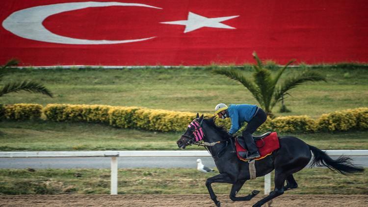 At yarışı heyecanı 82 gün sonra başladı