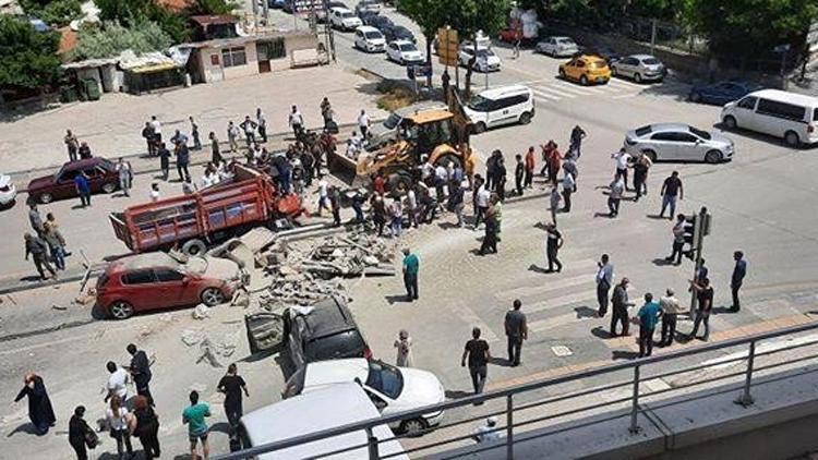 Freni boşalan kamyon dehşet saçtı Ölüm onları kırmızı ışıkta buldu...