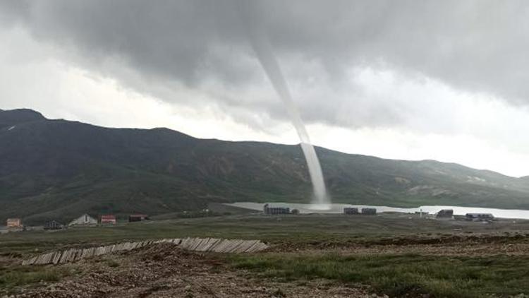 Kayseride gölet üzerinde hortum