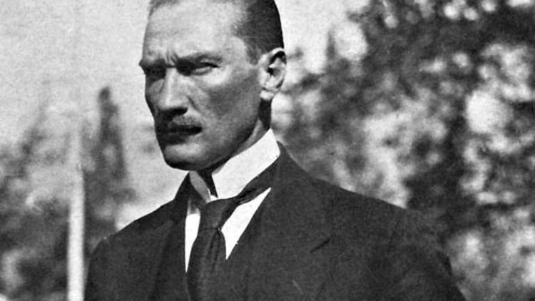Karizmatik bir liderin oluşumu: Ekranlardaki Atatürk