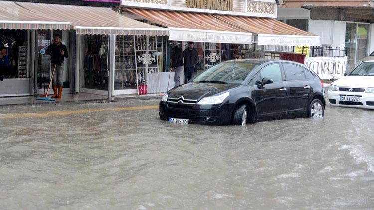 Ankarada sağanak, su baskınlarına yol açtı