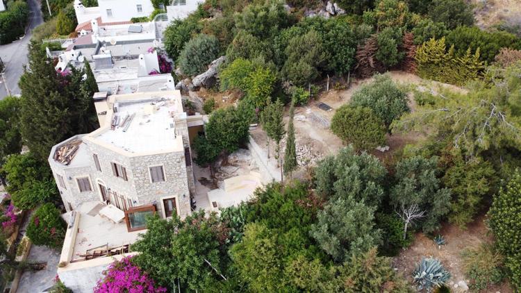 Can Dündarın villasında yıkım sürüyor Havadan görüntülendi