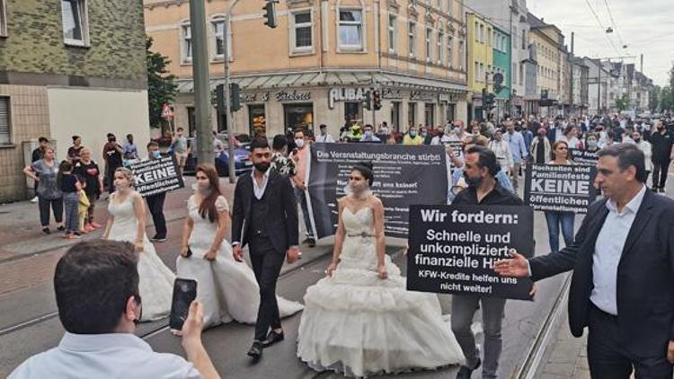 Almanya’da düğün sektörü temsilcilerinden protesto