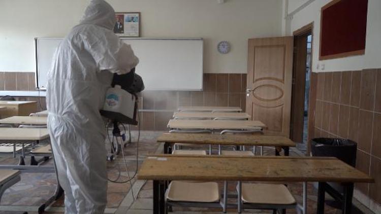 Kayseri Büyükşehir Belediyesi, okullardaki dezenfeksiyon çalışmalarını tamamladı