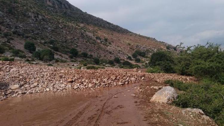 Afyonkarahisarda heyelan; köy yolları ulaşıma kapandı