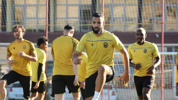 Yeni Malatyaspor, Göztepeyi ağırlayacak Tek eksik Mustafa Akbaş...