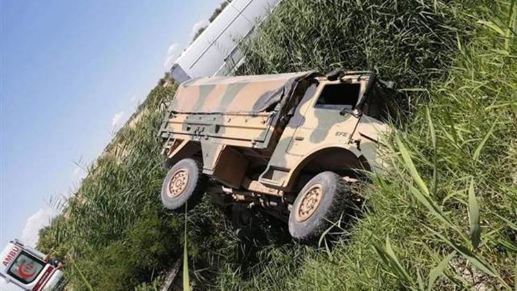 Gaziantepte askeri araç devrildi: 5 asker yaralı