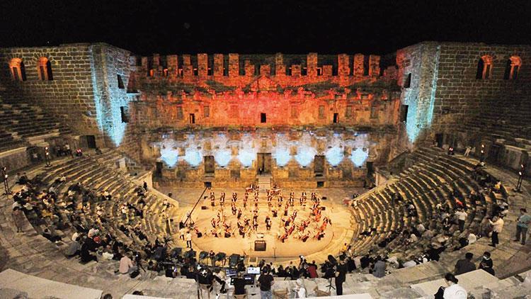 50 büyükelçinin ‘turizm turu’, Aspendos’ta alkışlı final