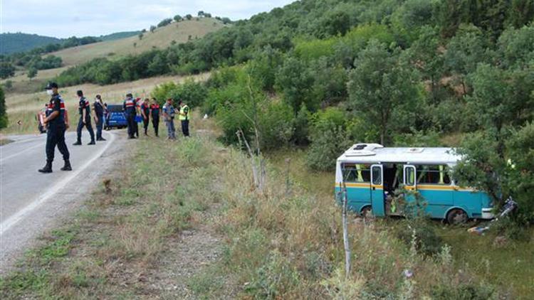 Çanakkalede yol dışına savrulan minibüsteki 13 tarım işçisi yaralandı