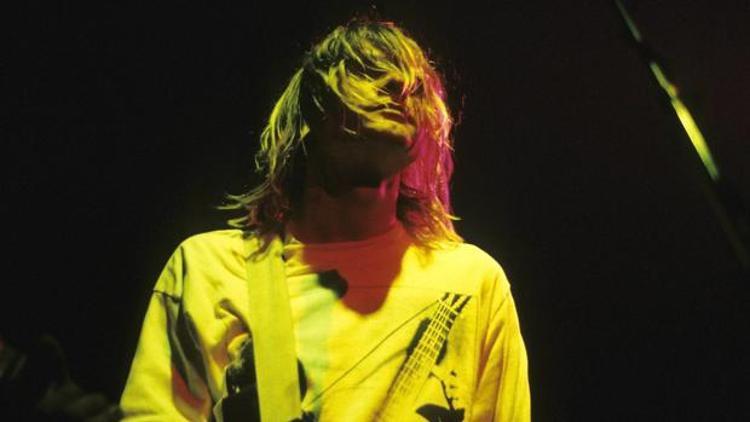 Nirvananın solisti Kurt Cobainin gitarı 6 milyon dolara satıldı