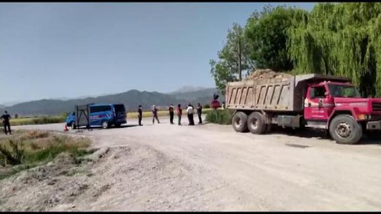 Kız istemeden sonra karantinaya alınan mahalleye girişler kapatıldı