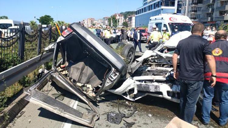 Rizede iki otomobil çarpıştı: Baba-oğul öldü, 1 ağır yaralı