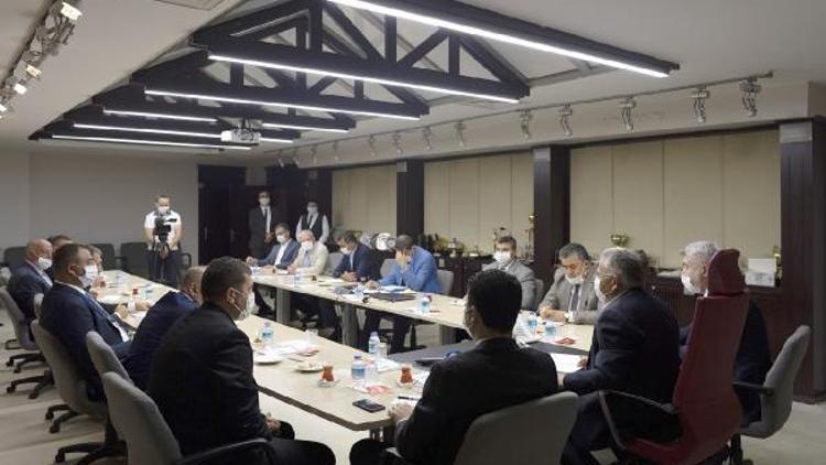 Başkan Büyükkılıç, ilçe belediyeleriyle istişare toplantılarına devam ediyor