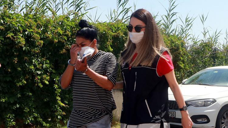 Polisin baskın yaptığı evde uyuşturucuyu banyo giderine atmaya çalıştı