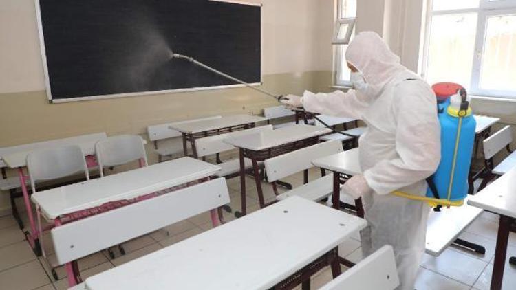 İstanbul’da okullar YKS öncesi dezenfekte ediliyor
