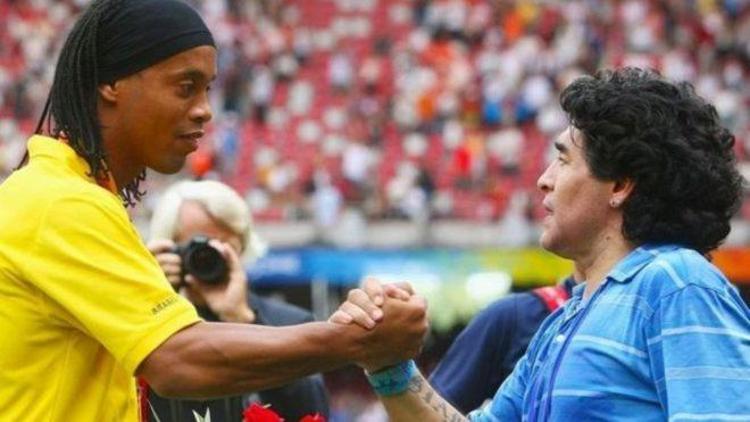 Ronaldinho futbola dönmek istiyor Maradona ile aynı takımda...