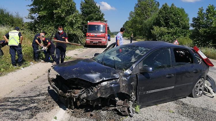 Çanakkalede takla atan otomobilde 4 kişi yaralandı