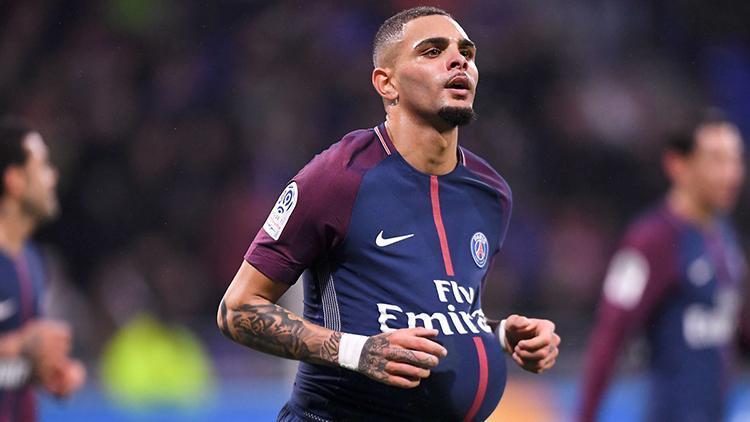 Layvin Kurzawa, PSGde kaldı