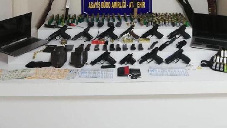 Ataşehirde silah satışı yapılan eve operasyon