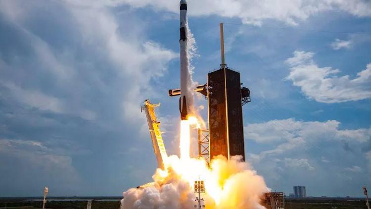 SpaceX, ABD ordusuna ait GPS uydusunu uzaya gönderdi