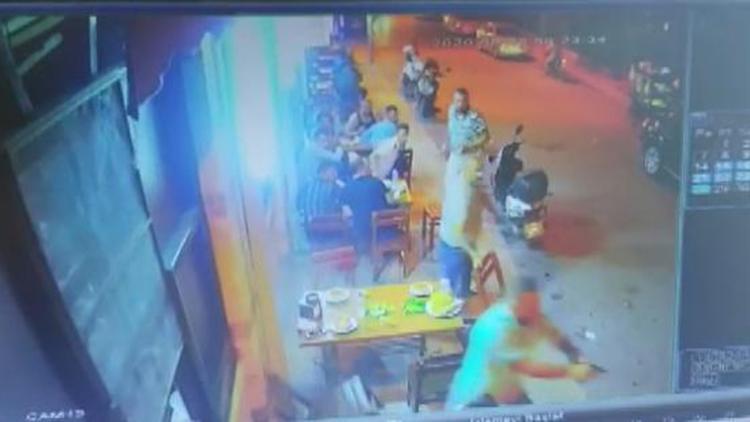 Lokantadaki 4 arkadaşa silahlı saldırı, güvenlik kamerasında
