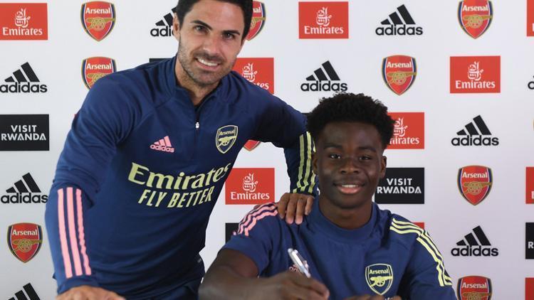 Arsenal, 18 yaşındaki Bukayo Sakanın sözleşmesini uzattı