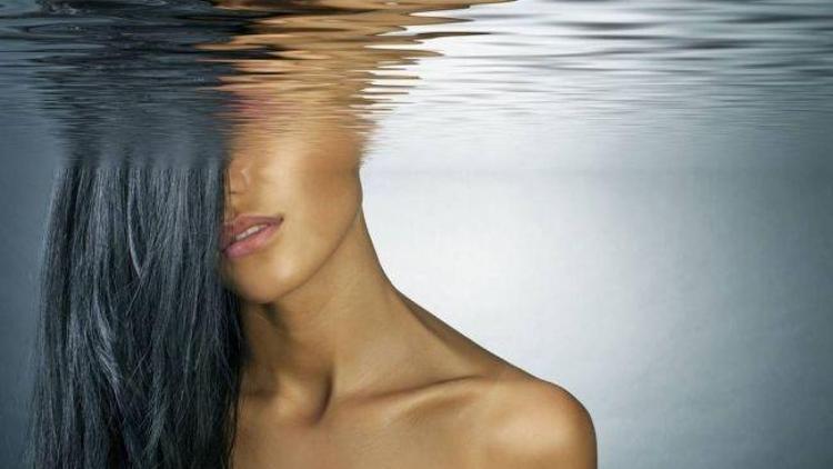 Saçlarınıza soğuk su terapisi uygulayın!