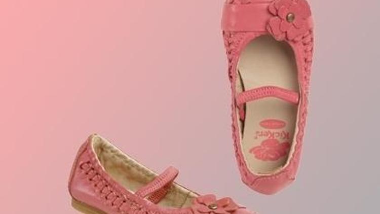 Kız Çocuklarına Pembe Ayakkabılar